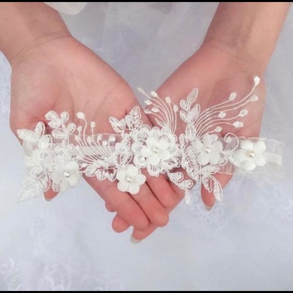 Lace Pearl Flower Bridal Garter Set - Picture 2 of 5